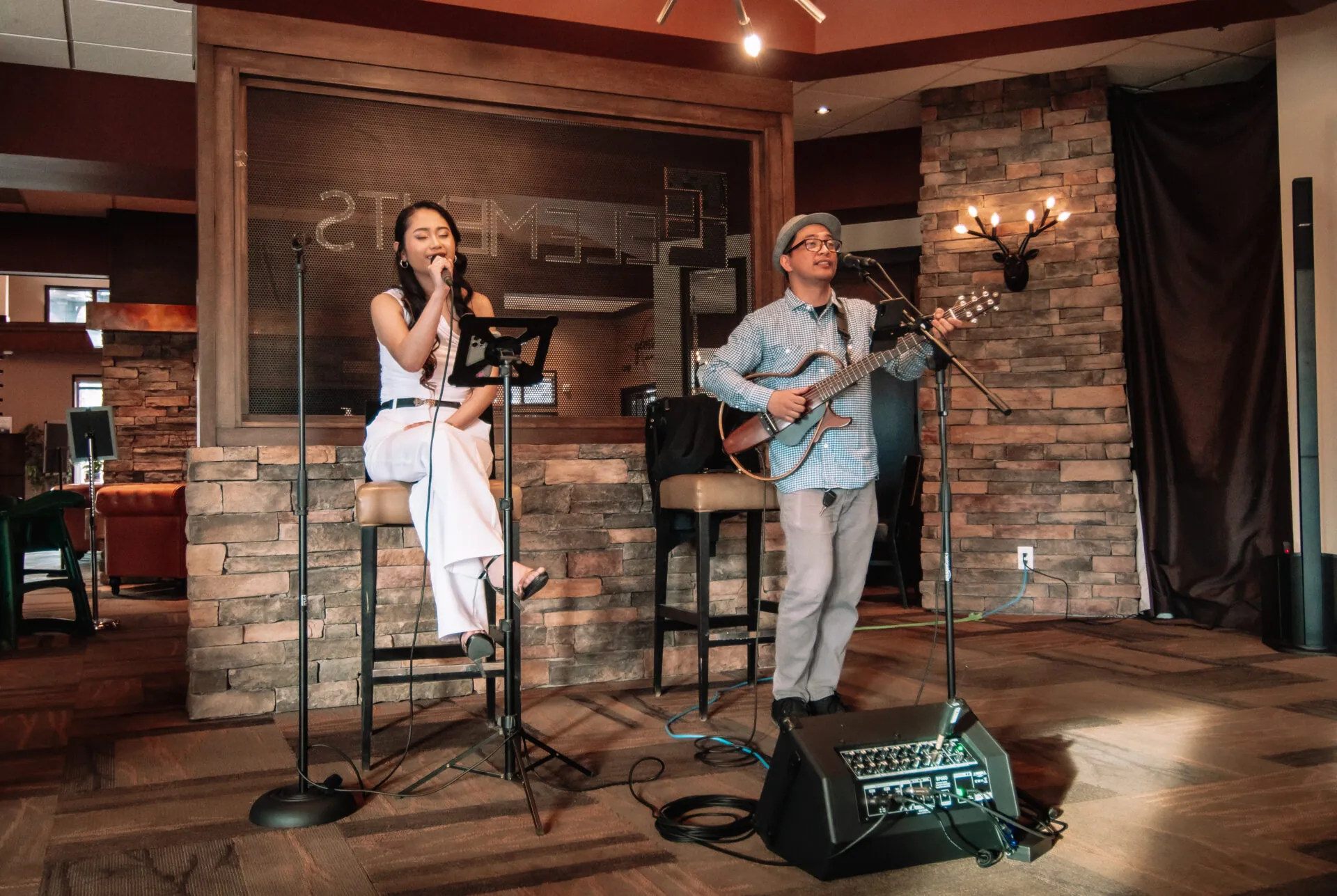 Live music at Copper Point Resort